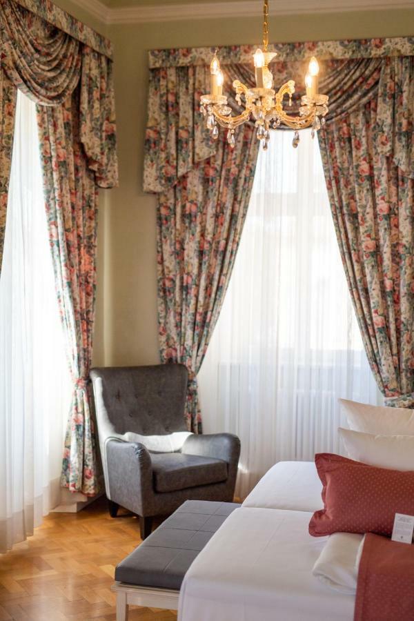 Schlosshotel Bad Neustadt Бад-Нойштадт-ан-дер-Зале Екстер'єр фото